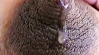Dve uzavrele ruske šikinje popuše dva čvrsta kurca pod pritiskom dok ne poprskaju svoja umiljata tela vrelom spermom u vrelom seks videu WTF Pass.